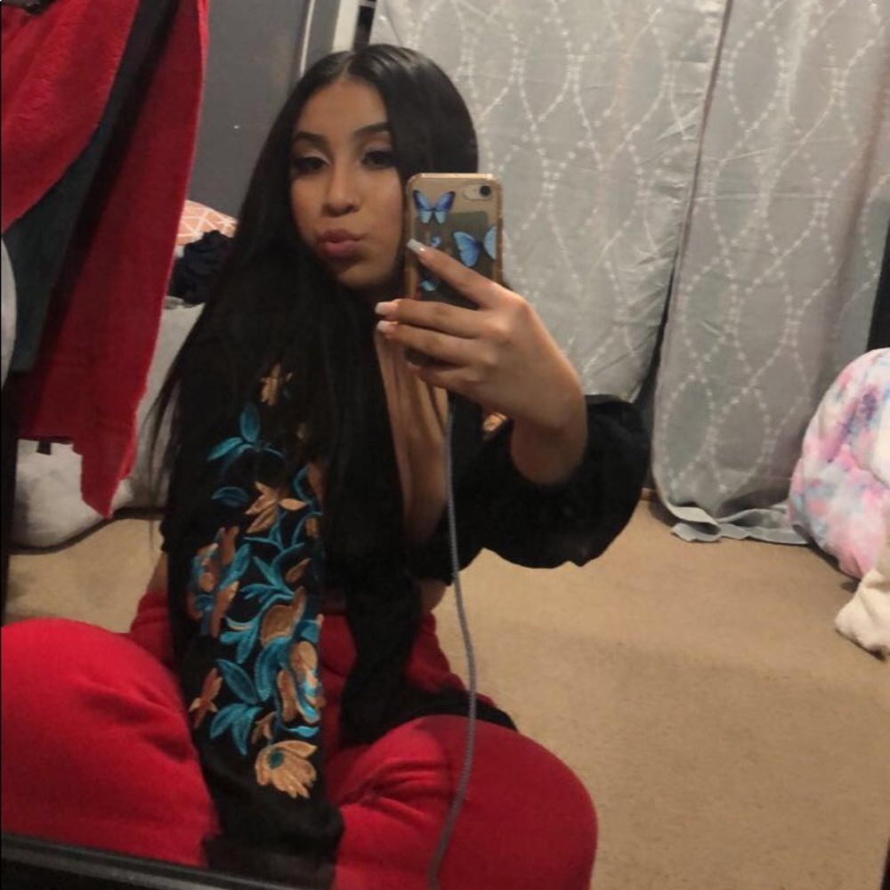 Meet your Posher, Iris